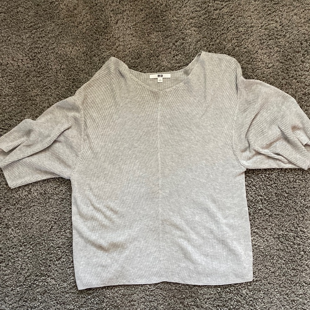 Ribbed v neck Uniqlo top gray small